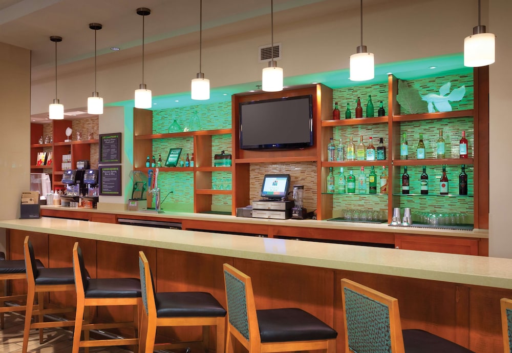 Hyatt Place Waikiki Beach — Restaurant & bars in Honolulu, Hawaii
