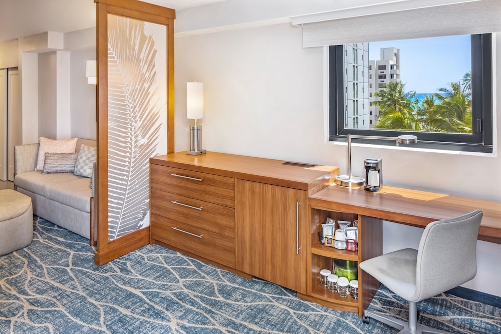 Hyatt Place Waikiki Beach — Hotel rooms in Honolulu, Hawaii