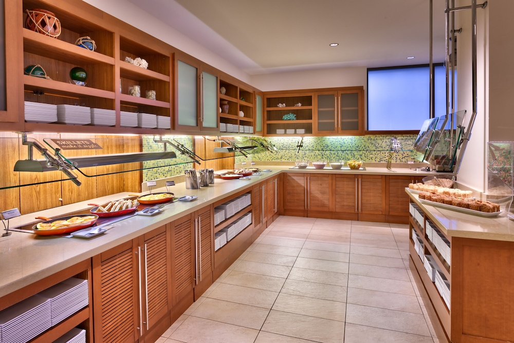 Hyatt Place Waikiki Beach — Restaurant & bars in Honolulu, Hawaii