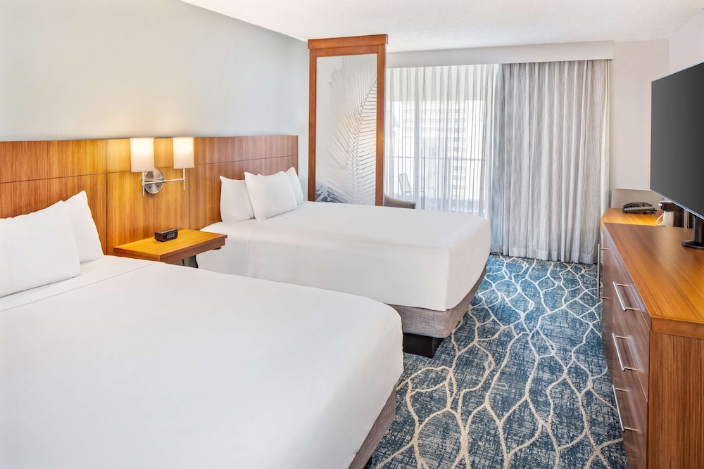 Hyatt Place Waikiki Beach — Hotel rooms in Honolulu, Hawaii