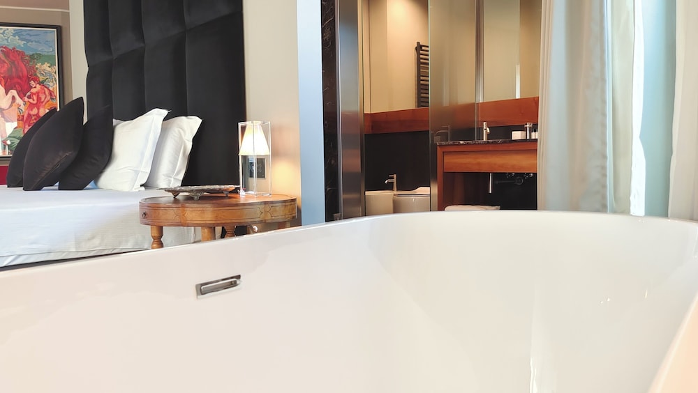 Triviho Hotel — Hotel rooms in Rome, Lazio