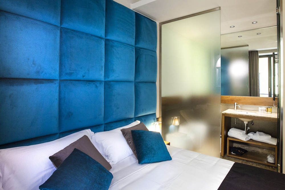 Triviho Hotel — Hotel rooms in Rome, Lazio