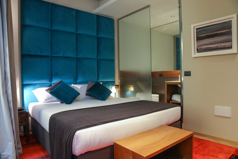 Triviho Hotel — Hotel rooms in Rome, Lazio