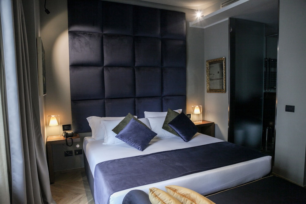 Triviho Hotel — Hotel rooms in Rome, Lazio
