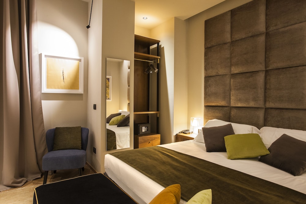 Triviho Hotel — Hotel rooms in Rome, Lazio