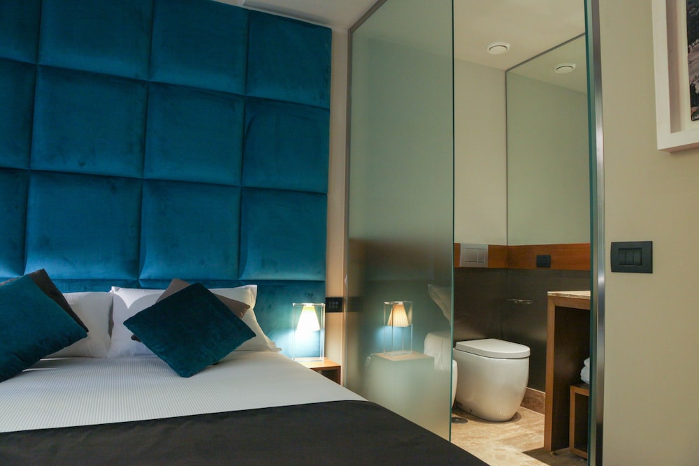 Triviho Hotel — Hotel rooms in Rome, Lazio