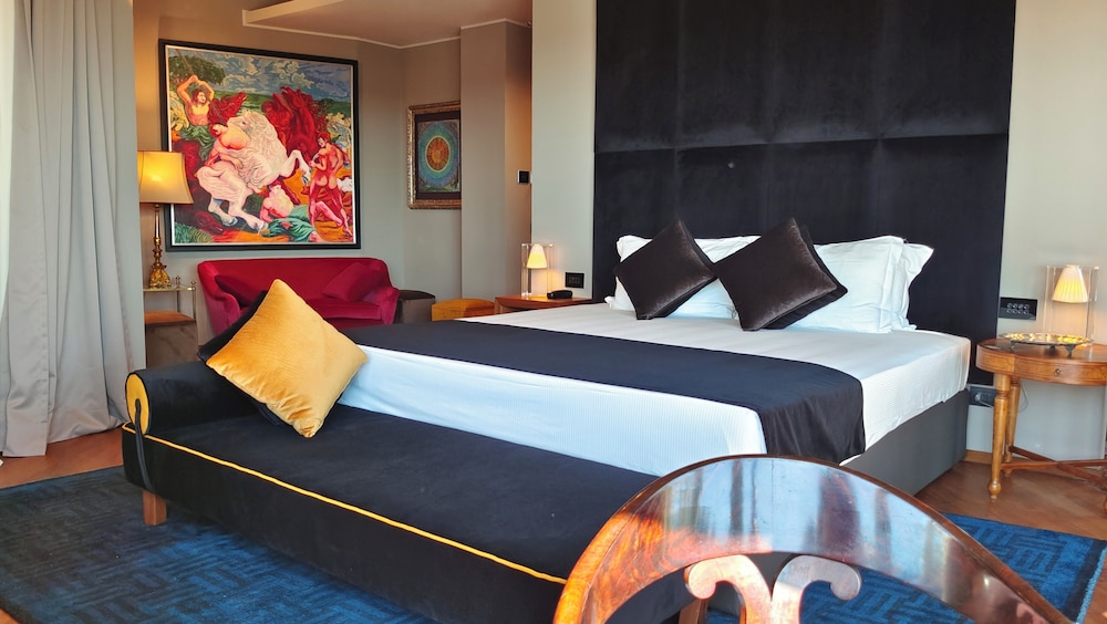 Triviho Hotel — Hotel rooms in Rome, Lazio