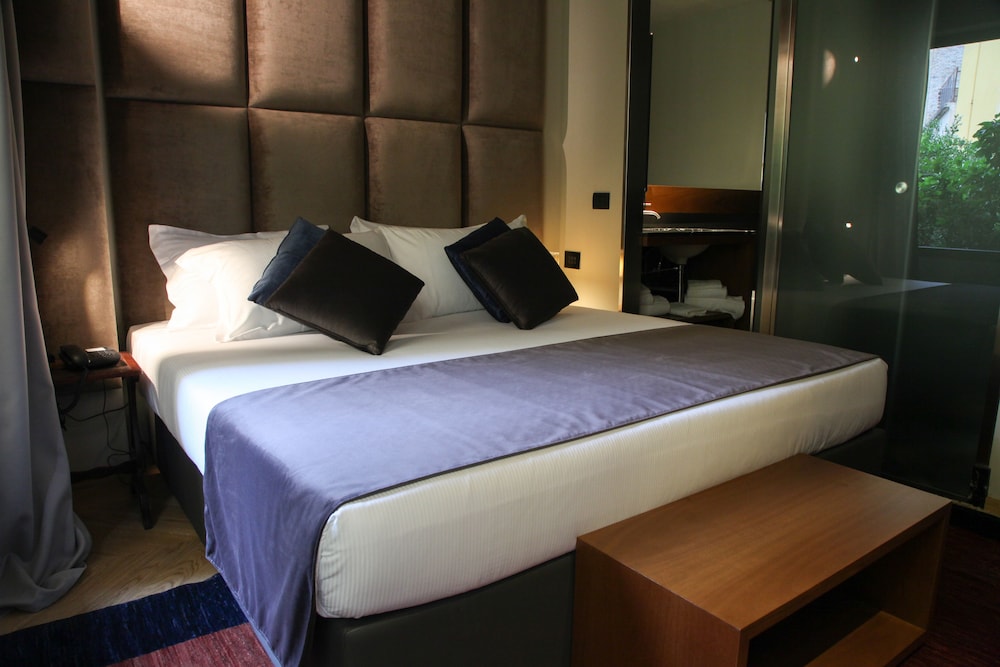Triviho Hotel — Hotel rooms in Rome, Lazio