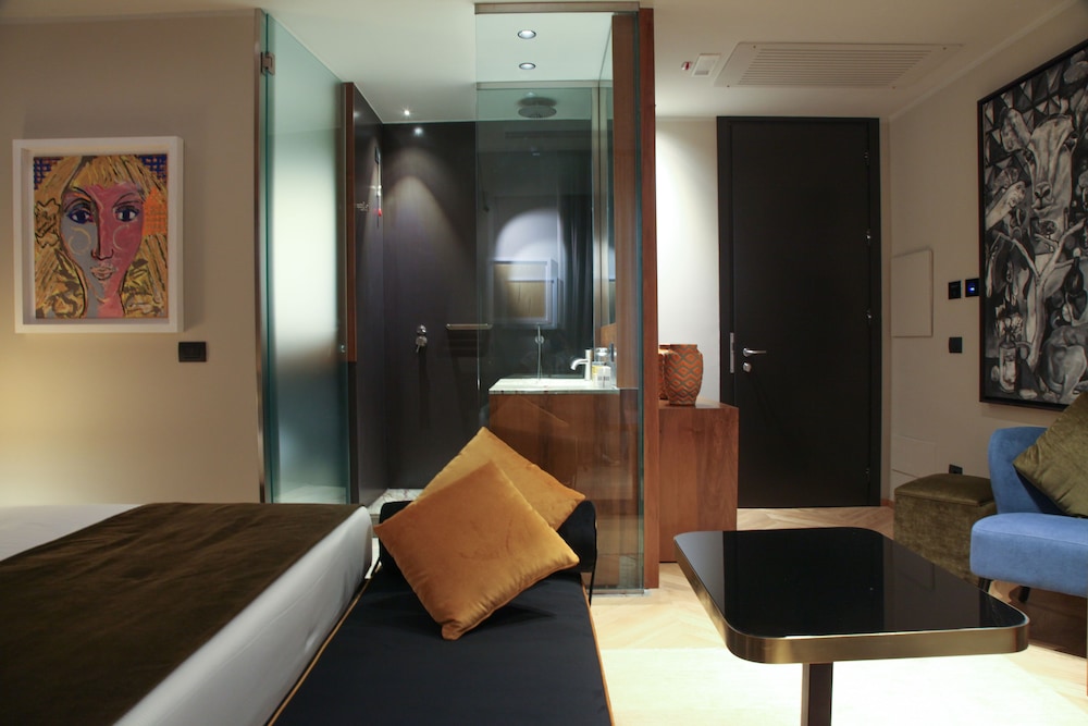 Triviho Hotel — Hotel rooms in Rome, Lazio