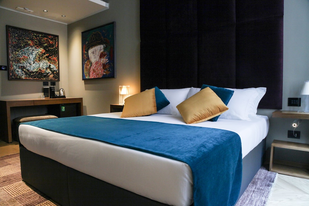 Triviho Hotel — Hotel rooms in Rome, Lazio