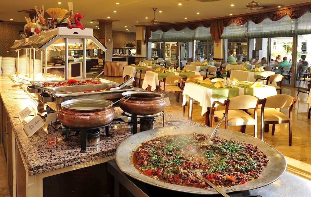 Kirbiyik Resort Hotel - All Inclusive — Restaurant & bars in Alanya