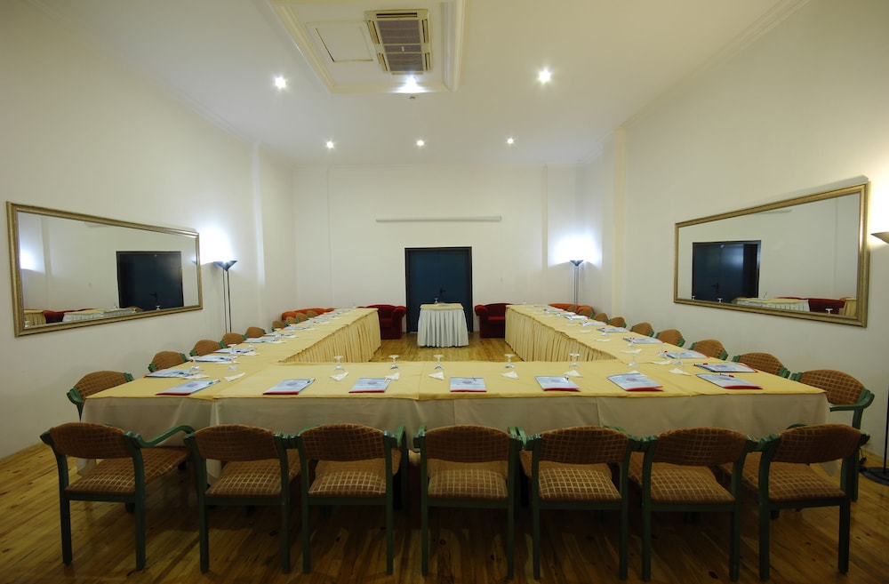 Kirbiyik Resort Hotel - All Inclusive — Hotel building in Alanya