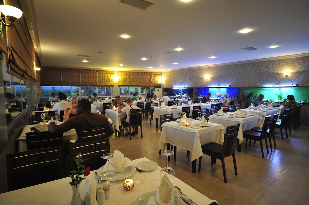 Kirbiyik Resort Hotel - All Inclusive — Restaurant & bars in Alanya