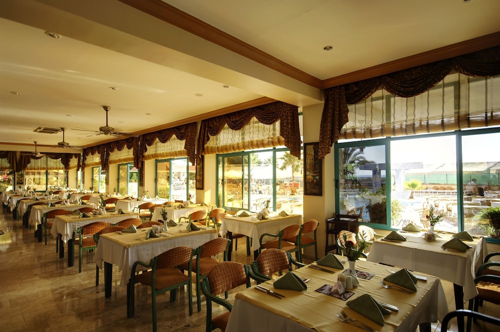 Kirbiyik Resort Hotel - All Inclusive — Restaurant & bars in Alanya
