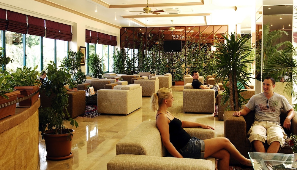 Kirbiyik Resort Hotel - All Inclusive — Hotel building in Alanya
