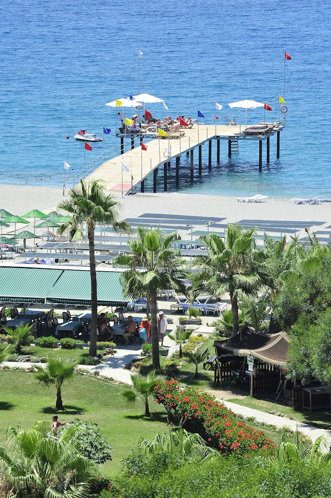 Kirbiyik Resort Hotel - All Inclusive — Beach in Alanya