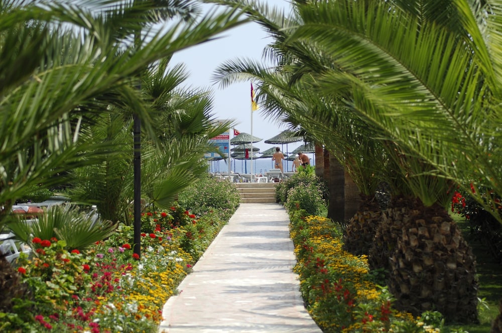 Kirbiyik Resort Hotel - All Inclusive — Beach in Alanya
