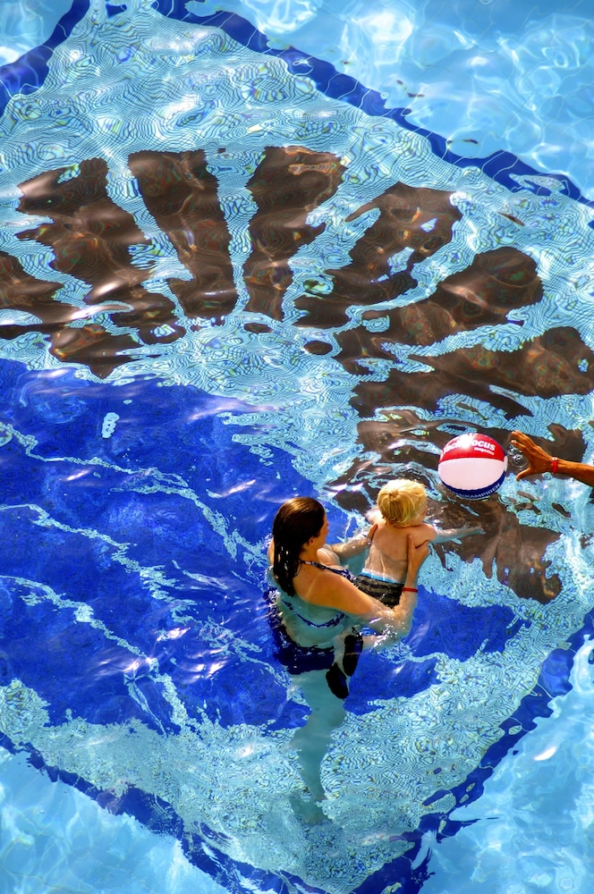 Kirbiyik Resort Hotel - All Inclusive — Swimming pool in Alanya