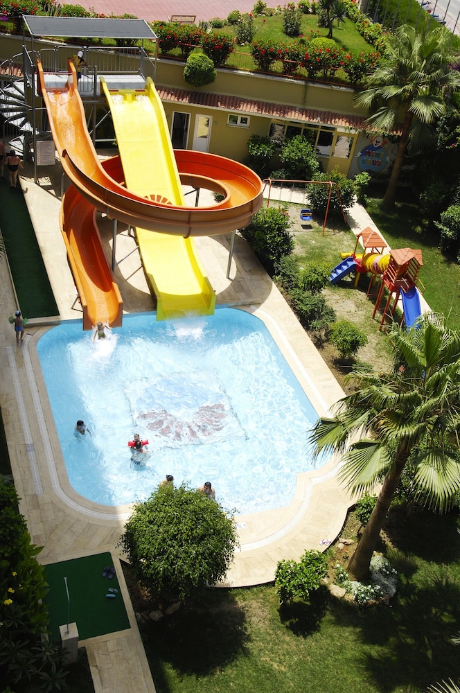 Kirbiyik Resort Hotel - All Inclusive — Swimming pool in Alanya