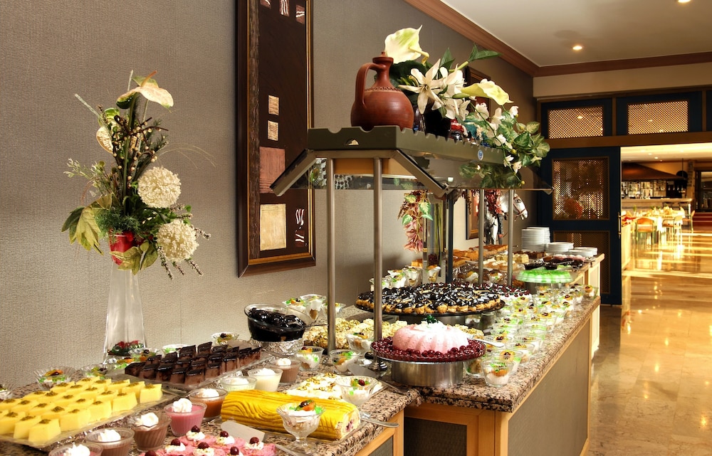 Kirbiyik Resort Hotel - All Inclusive — Restaurant & bars in Alanya