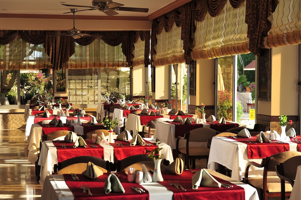 Kirbiyik Resort Hotel - All Inclusive — Restaurant & bars in Alanya