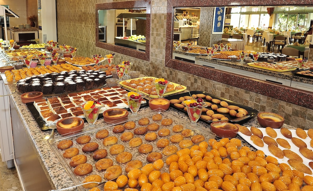 Kirbiyik Resort Hotel - All Inclusive — Restaurant & bars in Alanya