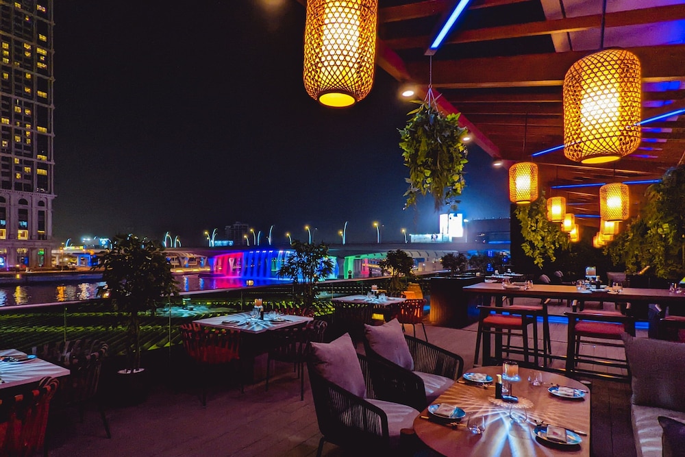 JW Marriott Marquis Hotel Dubai — Restaurant & bars in Dubai