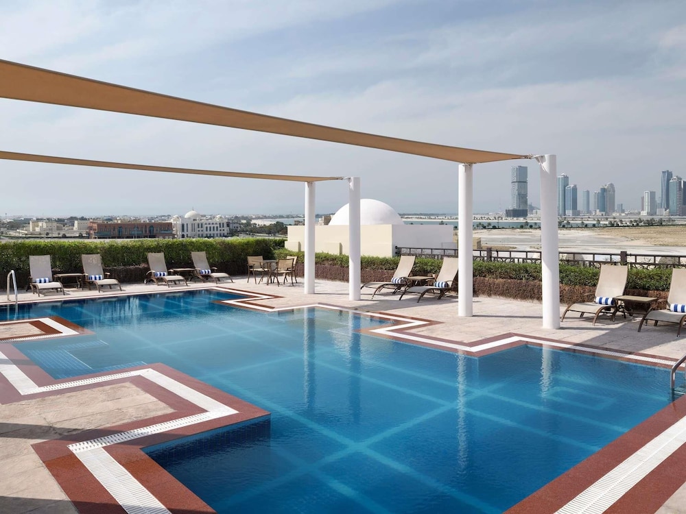 Movenpick Hotel Apartments Al Mamzar Dubai — Swimming pool in Dubai