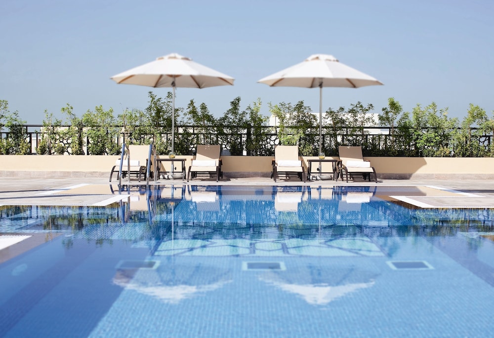 Movenpick Hotel Apartments Al Mamzar Dubai — Swimming pool in Dubai