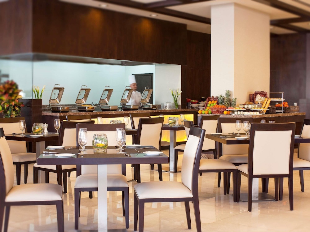 Movenpick Hotel Apartments Al Mamzar Dubai — Restaurant & bars in Dubai