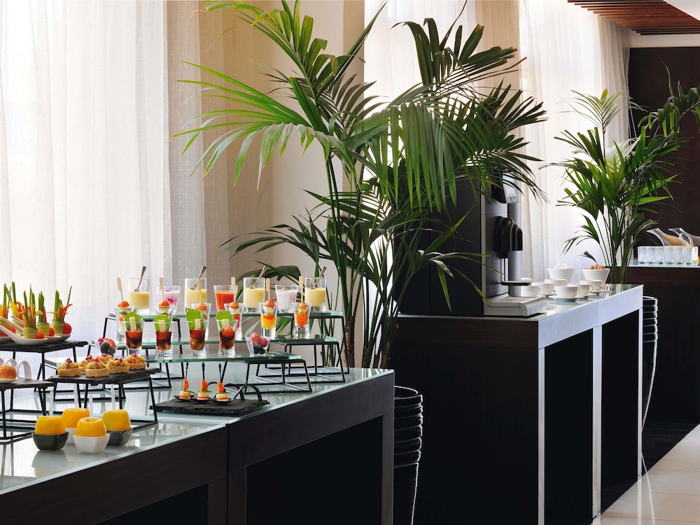 Movenpick Hotel Apartments Al Mamzar Dubai — Restaurant & bars in Dubai