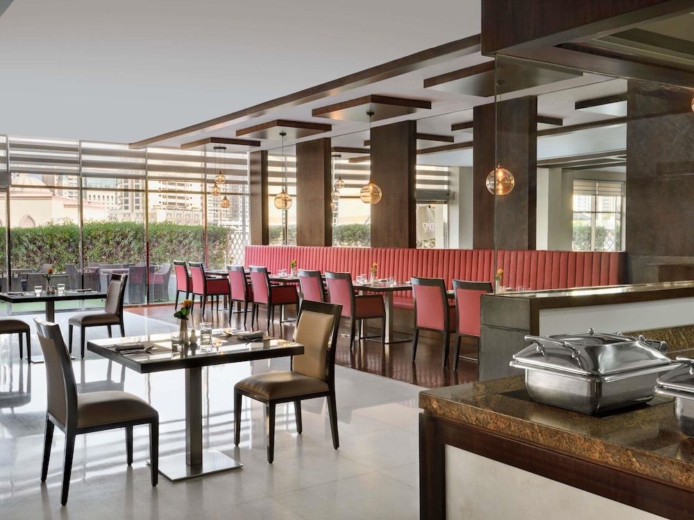Movenpick Hotel Apartments Al Mamzar Dubai — Restaurant & bars in Dubai