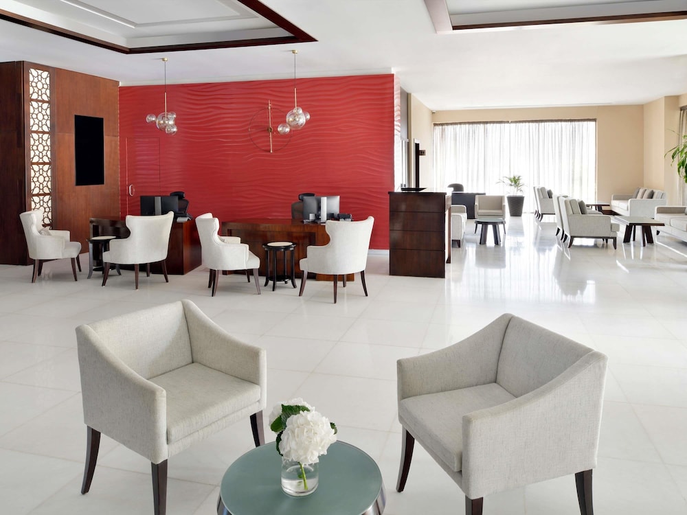 Movenpick Hotel Apartments Al Mamzar Dubai — Hotel building in Dubai