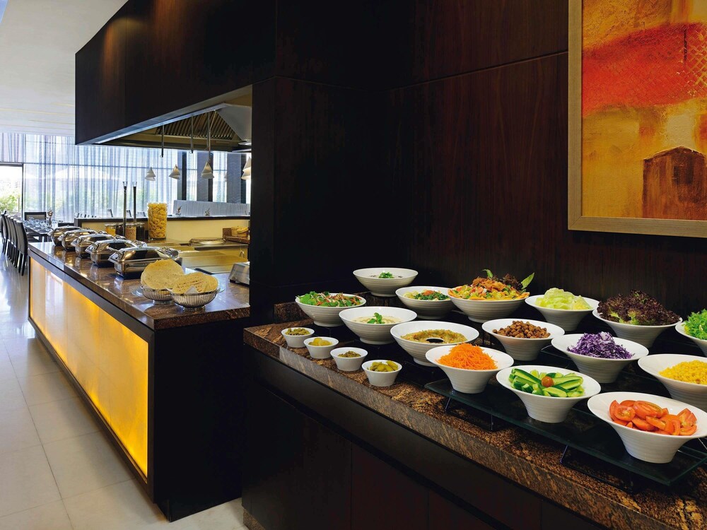 Movenpick Hotel Apartments Al Mamzar Dubai — Restaurant & bars in Dubai