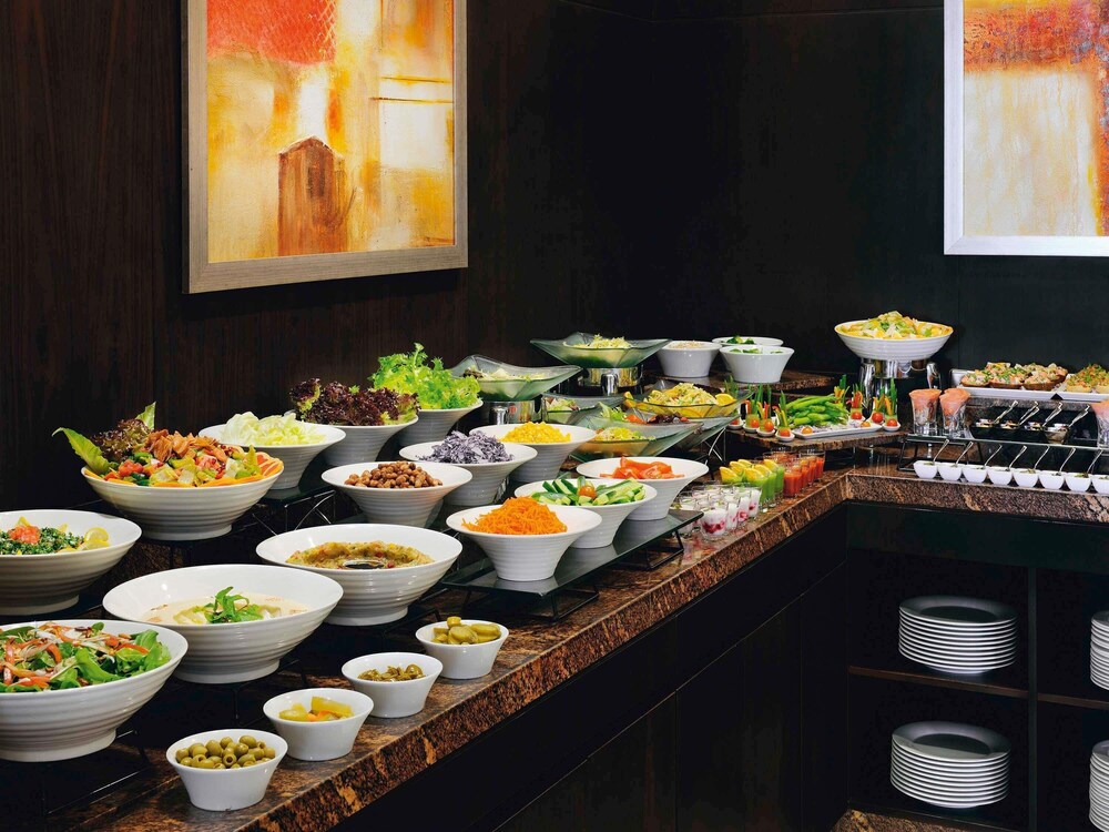 Movenpick Hotel Apartments Al Mamzar Dubai — Restaurant & bars in Dubai