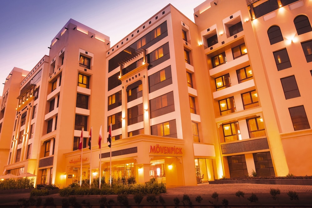 Movenpick Hotel Apartments Al Mamzar Dubai — Hotel building in Dubai