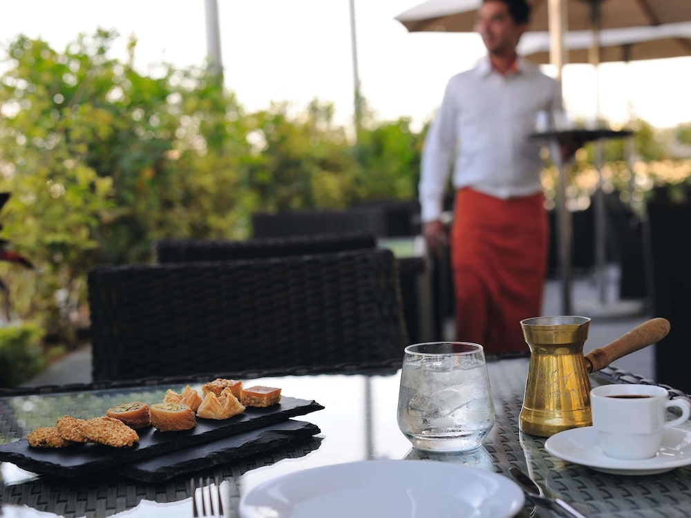 Movenpick Hotel Apartments Al Mamzar Dubai — Restaurant & bars in Dubai