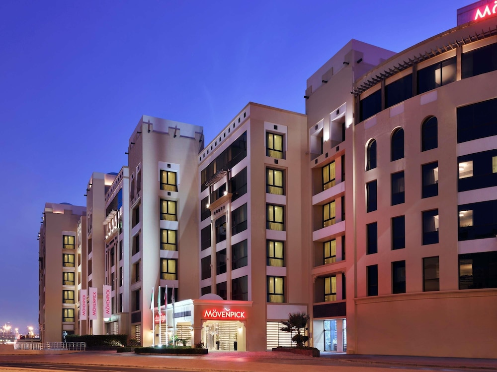 Movenpick Hotel Apartments Al Mamzar Dubai — Hotel building in Dubai