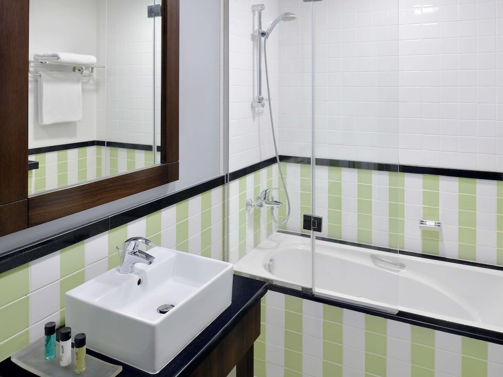 Movenpick Hotel Apartments Al Mamzar Dubai — Hotel rooms in Dubai
