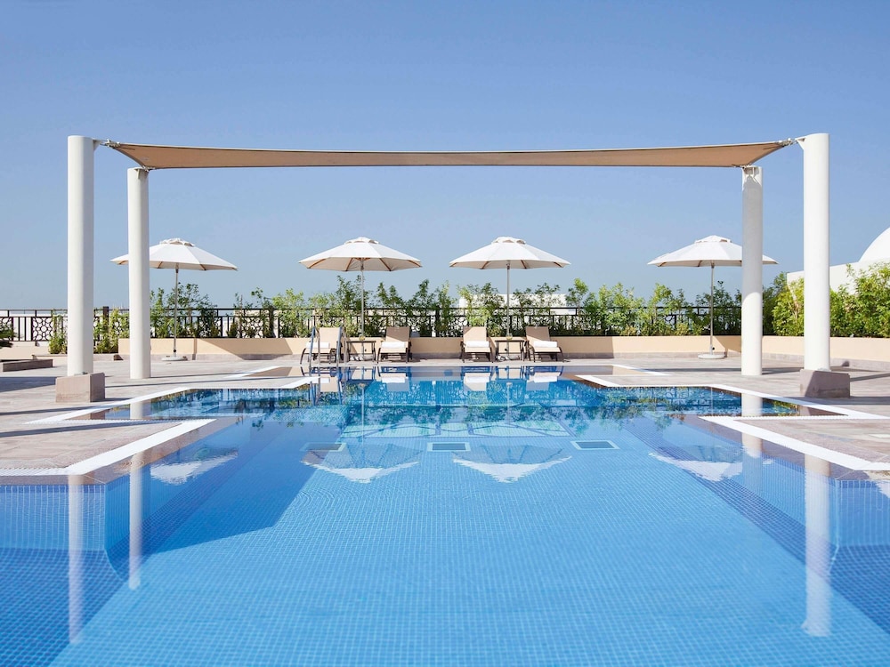 Movenpick Hotel Apartments Al Mamzar Dubai — Swimming pool in Dubai