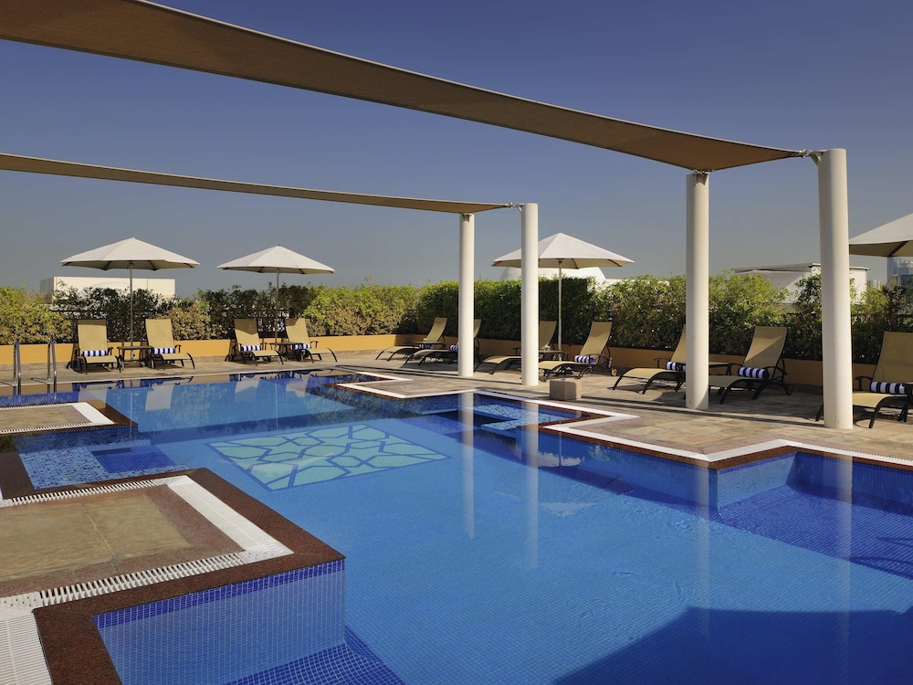Movenpick Hotel Apartments Al Mamzar Dubai — Swimming pool in Dubai