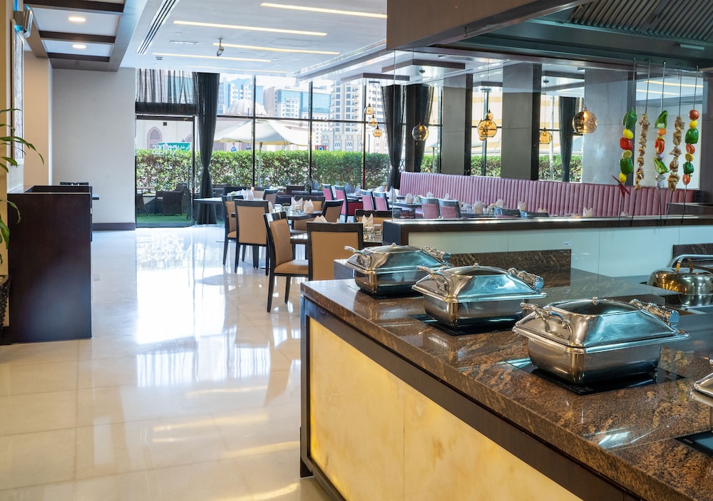 Movenpick Hotel Apartments Al Mamzar Dubai — Restaurant & bars in Dubai
