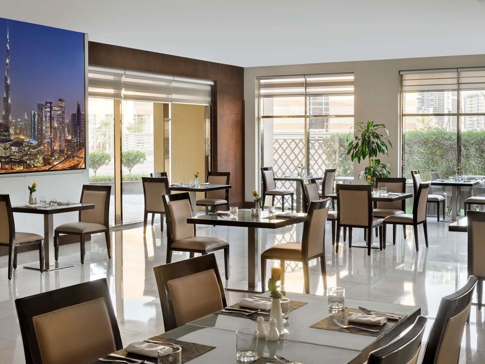 Movenpick Hotel Apartments Al Mamzar Dubai — Restaurant & bars in Dubai
