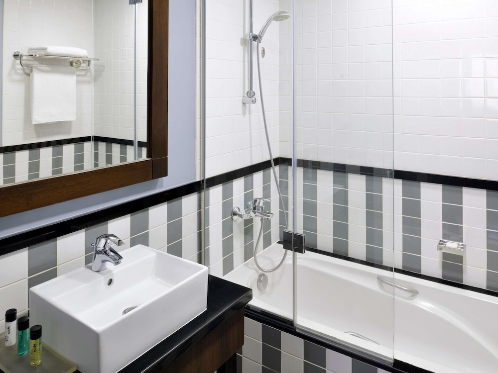 Movenpick Hotel Apartments Al Mamzar Dubai — Hotel rooms in Dubai