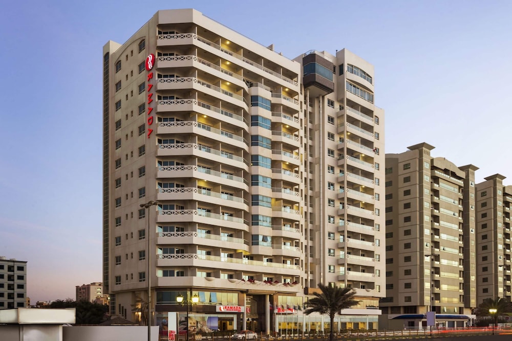 Ramada by Wyndham Beach Hotel Ajman - zdjęcie 2