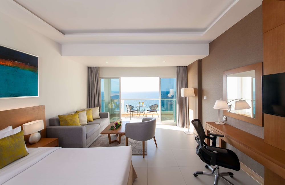Ramada by Wyndham Beach Hotel Ajman - zdjęcie 4