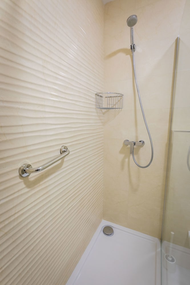 Apartamentos Turísticos Las Rosas de Capistrano — Hotel rooms in Nerja, Andalusia