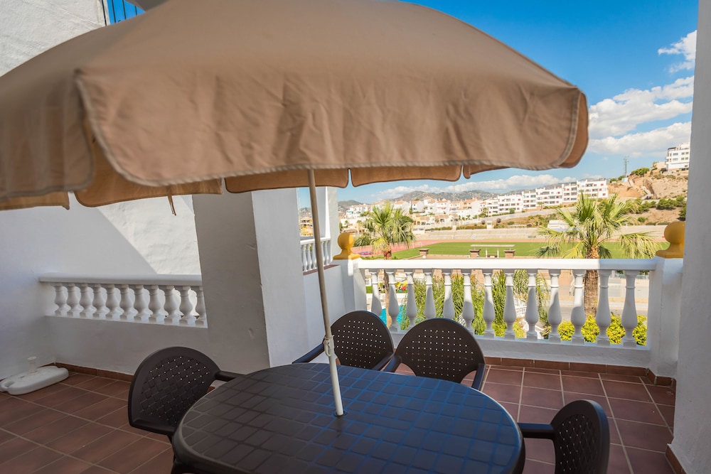Apartamentos Turísticos Las Rosas de Capistrano — Hotel building in Nerja, Andalusia