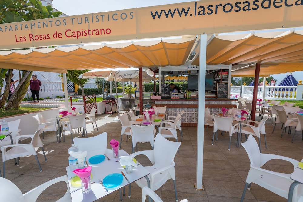 Apartamentos Turísticos Las Rosas de Capistrano — Restaurant & bars in Nerja, Andalusia