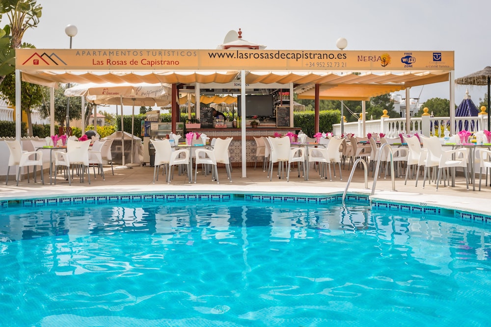 Apartamentos Turísticos Las Rosas de Capistrano — Restaurant & bars in Nerja, Andalusia
